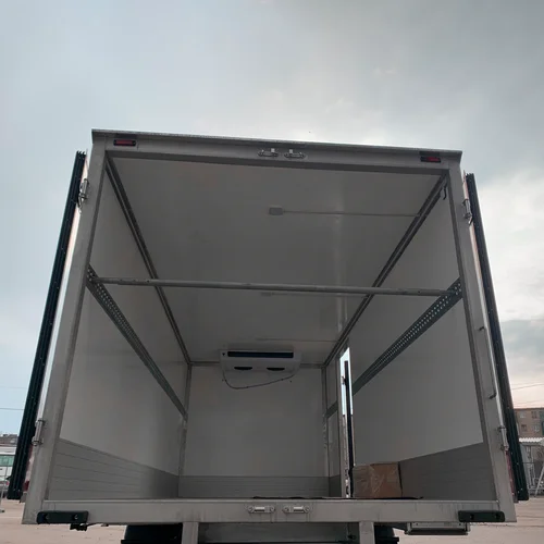 Індивідуально забудований фургон на базі IVECO Daily 72C15 для дистриб'ютора продуктів харчування та напоїв