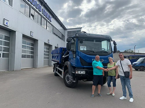 Кран-маніпулятор з бортовою платформою на базі повнопривідного 4х4 IVECO Eurocargo ML150