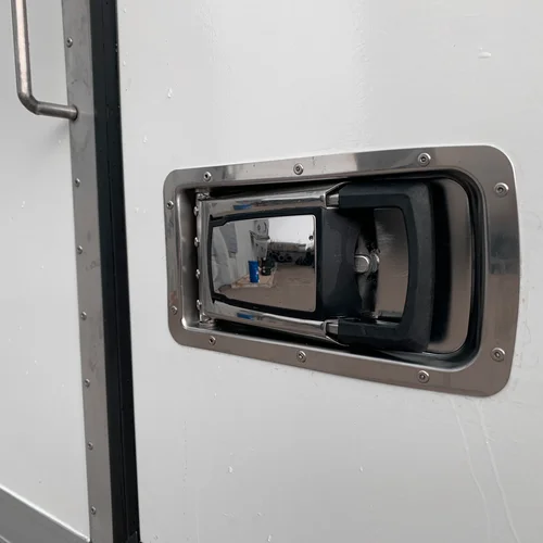 Індивідуально забудований фургон на базі IVECO Daily 72C15 для дистриб'ютора продуктів харчування та напоїв