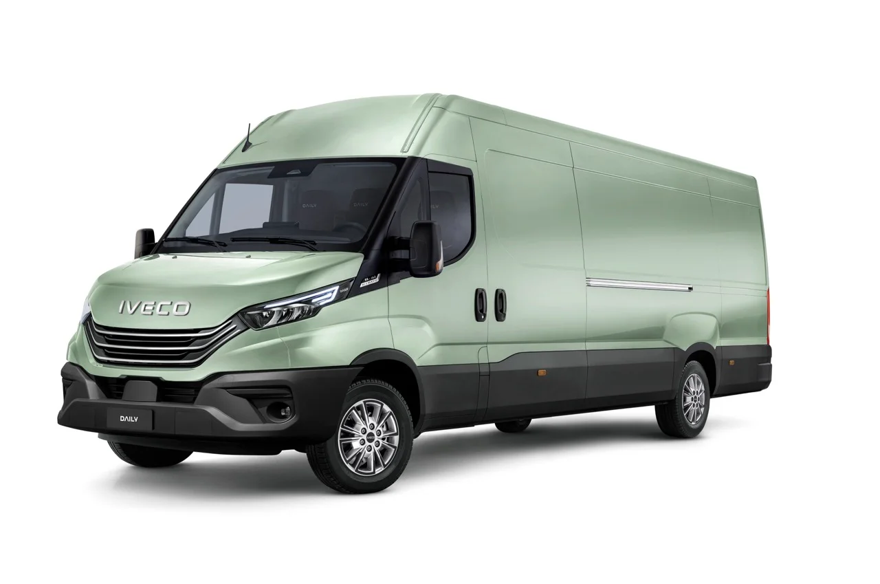 Daily_van_MY22_3-4_16m3-Hi_Matic_01_LHD Large