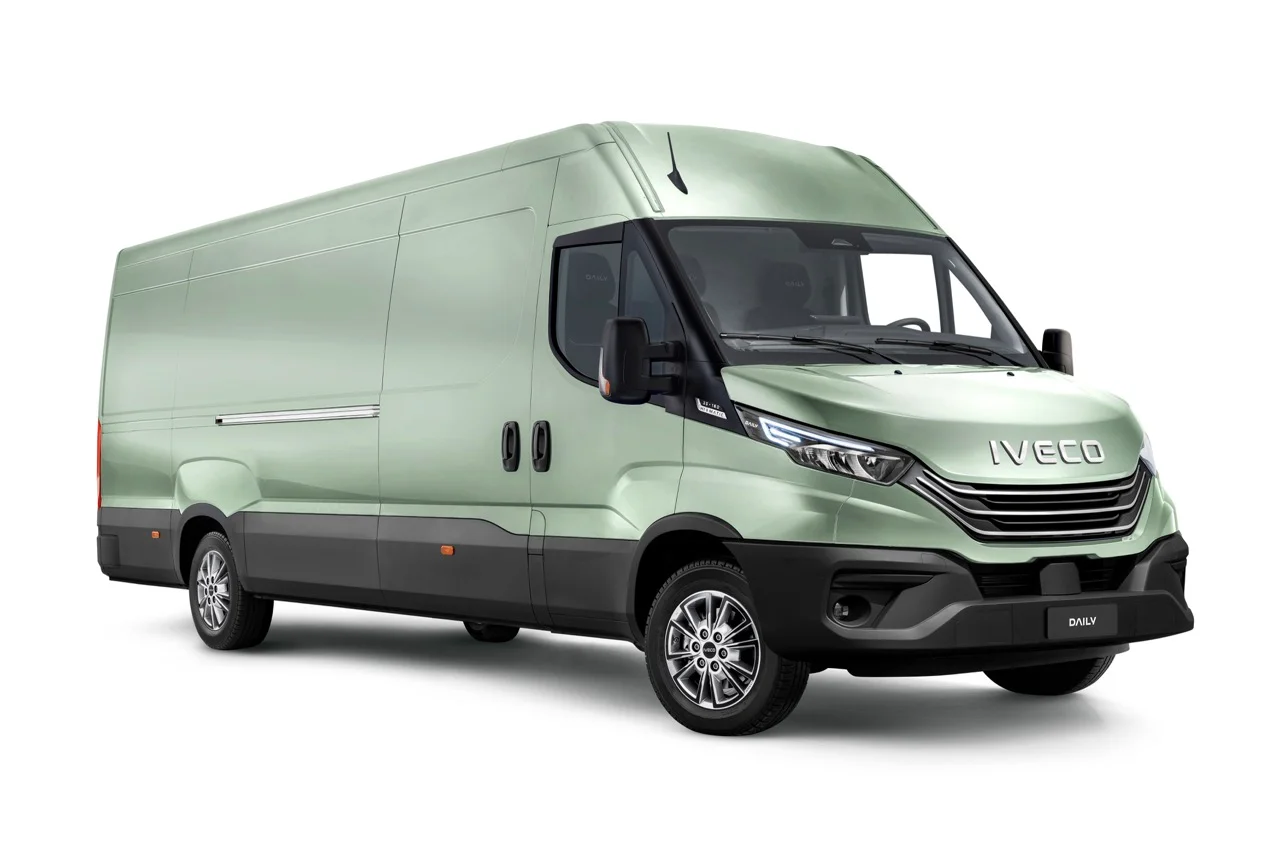 Daily_van_MY22_3-4_16m3-Hi_Matic_02_LHD Large