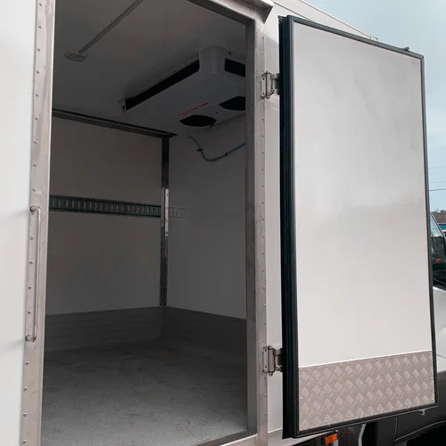 Індивідуально забудований фургон на базі IVECO Daily 72C15 для дистриб'ютора продуктів харчування та напоїв