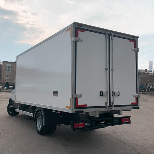 Індивідуально забудований фургон на базі IVECO Daily 72C15 для дистриб'ютора продуктів харчування та напоїв