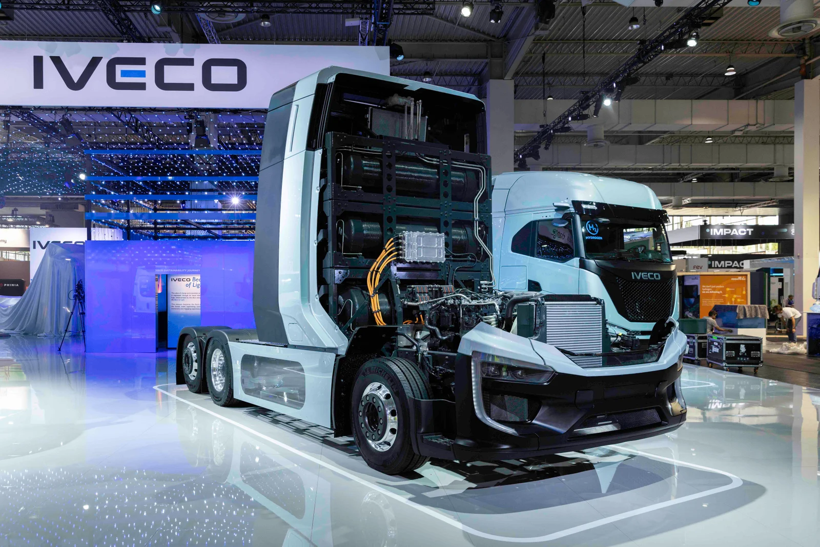 dc8d0e09d1-s-eway-c9-h2-series-hybrid-concept