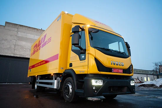 Індивідуально забудований фургон для перевезення авіаконтейнерів на базі шасі IVECO EUROCARGO